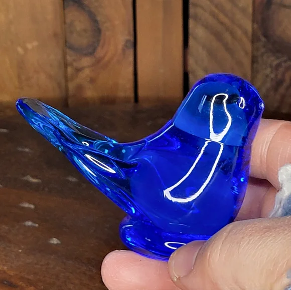Blue Glass Bird Figurine - Picture 15 of 16